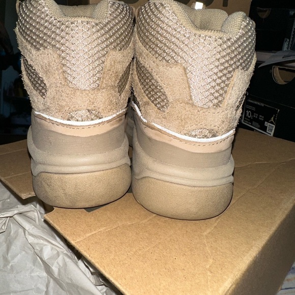 Yeezy dessert boots size 11k like new - Picture 2 of 3